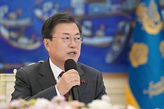 문재인 대통령이 22일 오전 청와대에서 열린 ‘5부요인 초청 간담회’에서 발언하고 있다