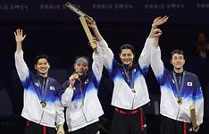 En gold! Men's fencing wins 3rd straight in Olympic team sabre