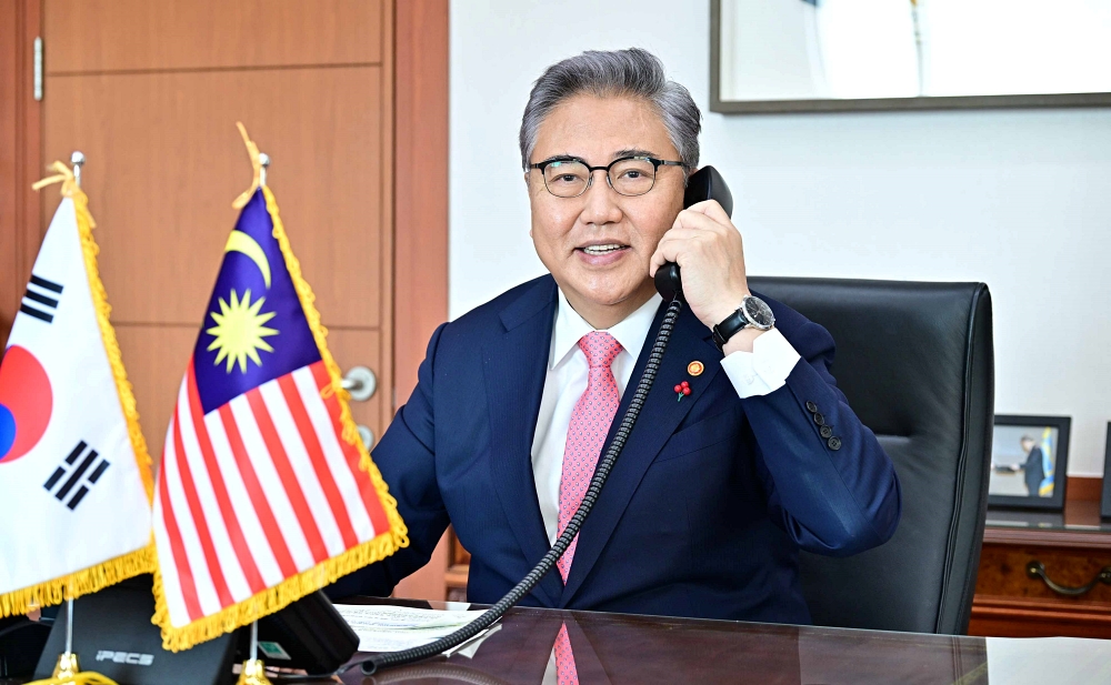 '잠브리 빈 압둘 카디르 (Dato’ Seri DiRaja Dr. Zambry bin Abd Kadir)' 신임 말레이시아 외교장관과 첫 전화통화